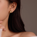 Dainty Flower Pearl Stud Earrings